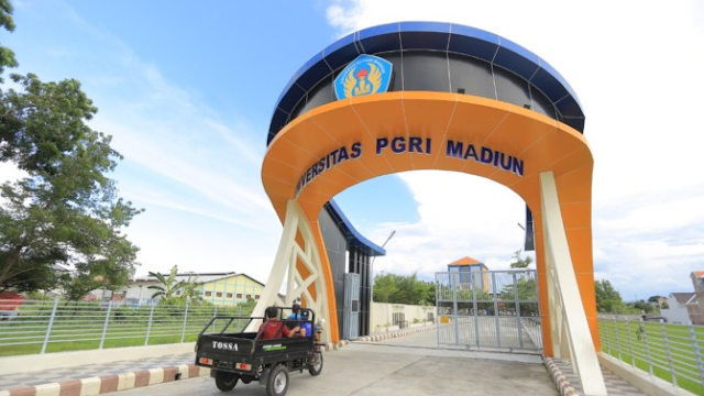 KAMPUS DI MADIUN ternyata keren sekali