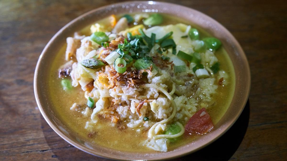 Nasi godok lagi ramai dan lezat wajib coba