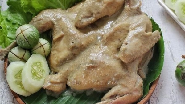 Ayam ingkung yang rasanya lezat banget