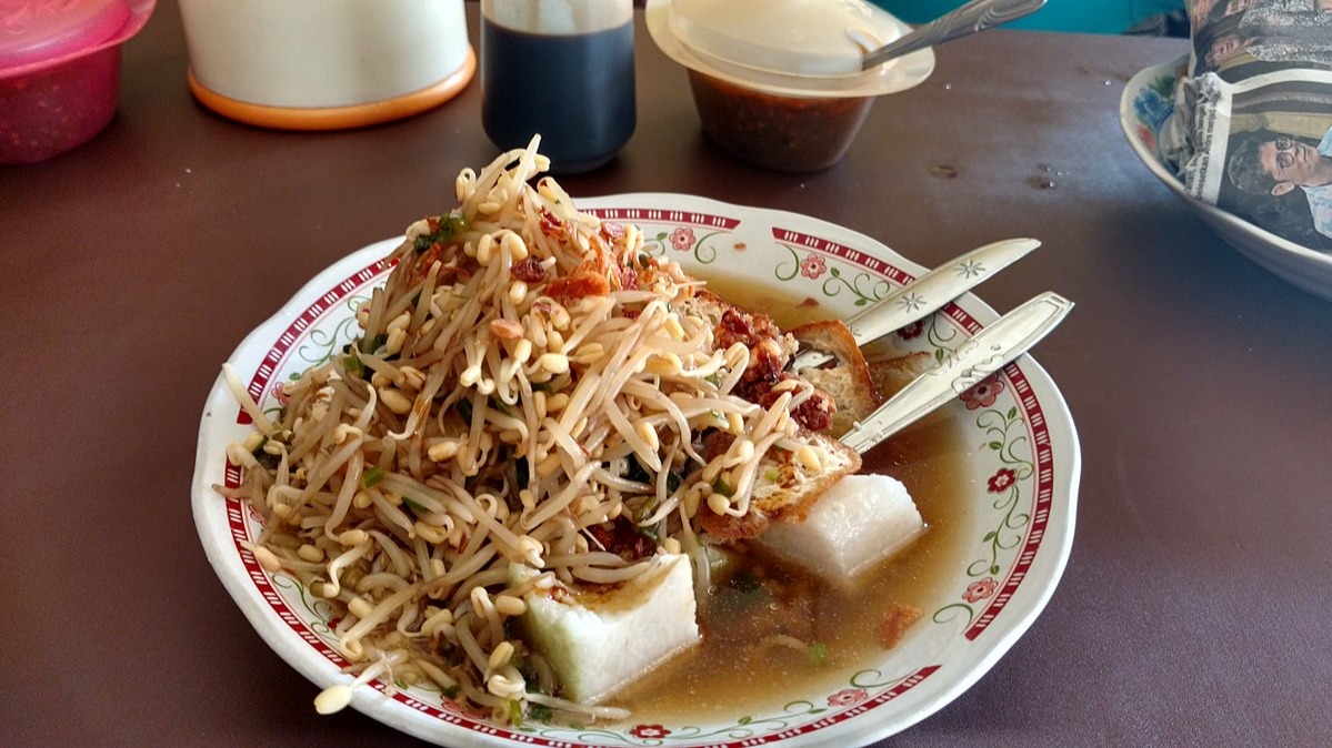 Lontong balap menjadi khas nikmat 