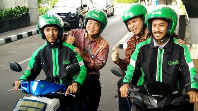 Grab online menjadi daya tarik orang saat ini malas bawa sendiri jadi naik grab : canggih sekali
