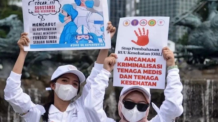 Debat Publik tentang RUU Kesehatan: Kemandirian vs. Ketergantungan pada Tenaga Kesehatan Asing
