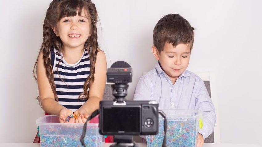 "Kisah Pilu 'Baby Elf': Eksploitasi Anak di Balik Gemerlap Konten Media Sosial"